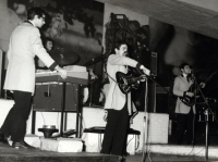 1965 - 13 - Gli Apostoli al Piper Club