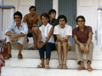 1965 - 04 - Gli Apostoli al Mare con fan