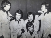 1965 - 12 - Gli Apostoli versione Beat e Capelloni